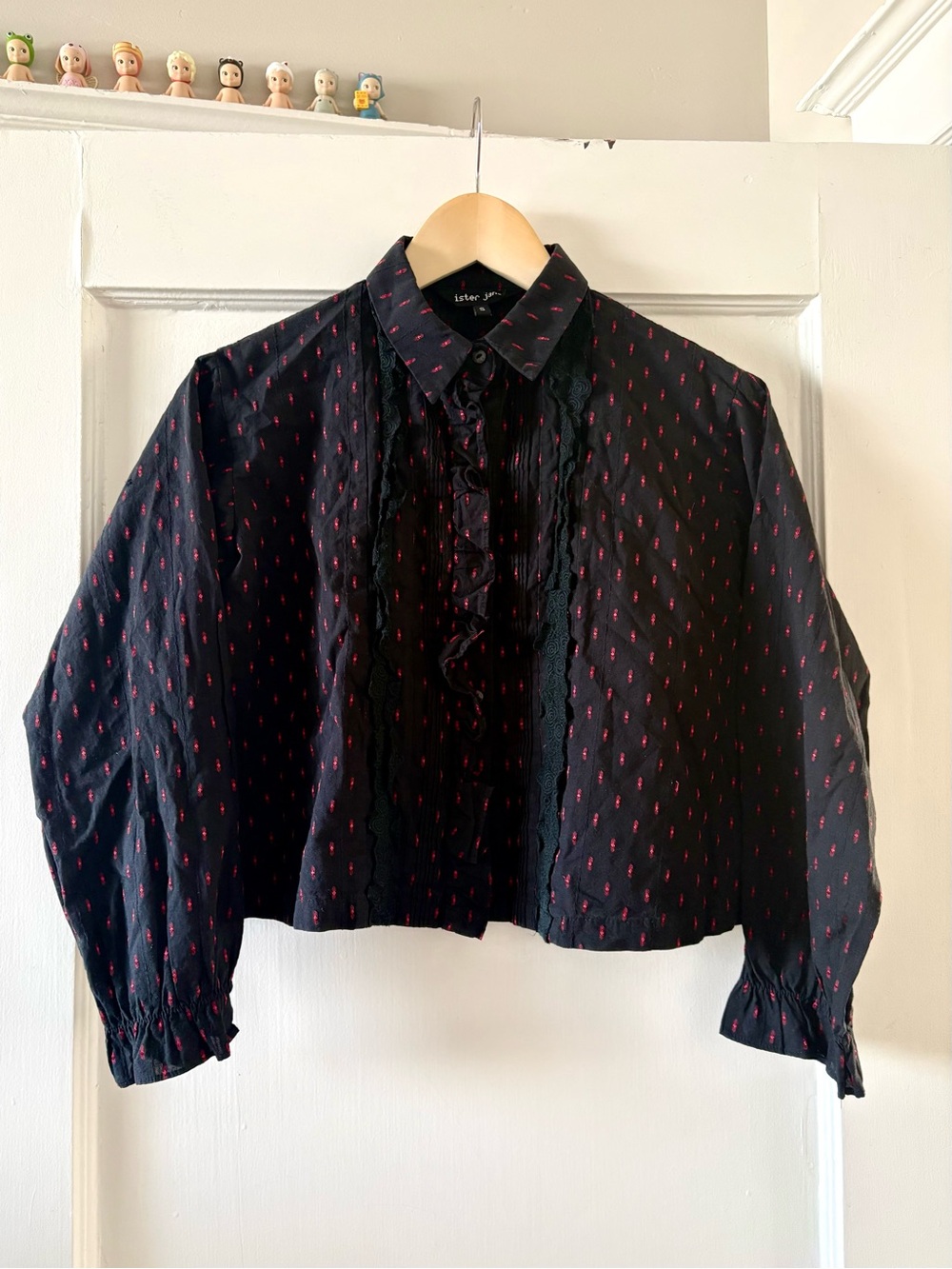 Sister Jane Black Button-Front Ruffle Embroidered Pattern Crop Blouse